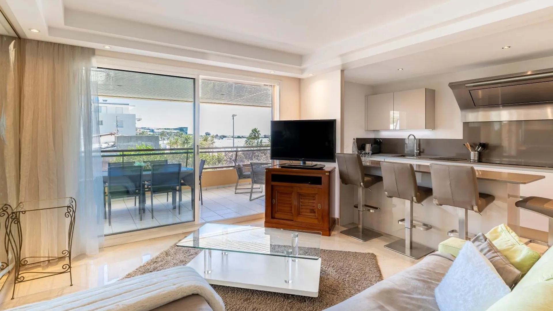 Apartment Suite Haiti Fshh Saint-Laurent-du-Var